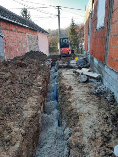 kopanje-za-vodovod-mini-bagerom