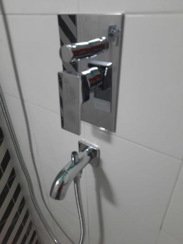 montiranje-slavina-montiranje-baterija-beograd