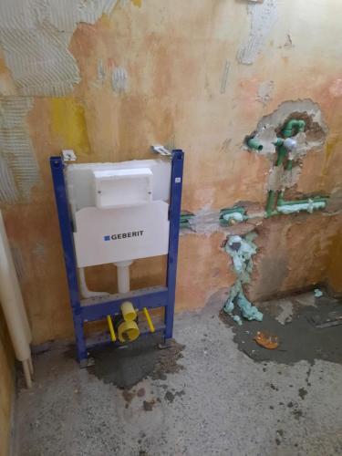 ugradni-vodokotlic-postavljanje-ugradnih-vodokotlica-u-kupatilu-beograd